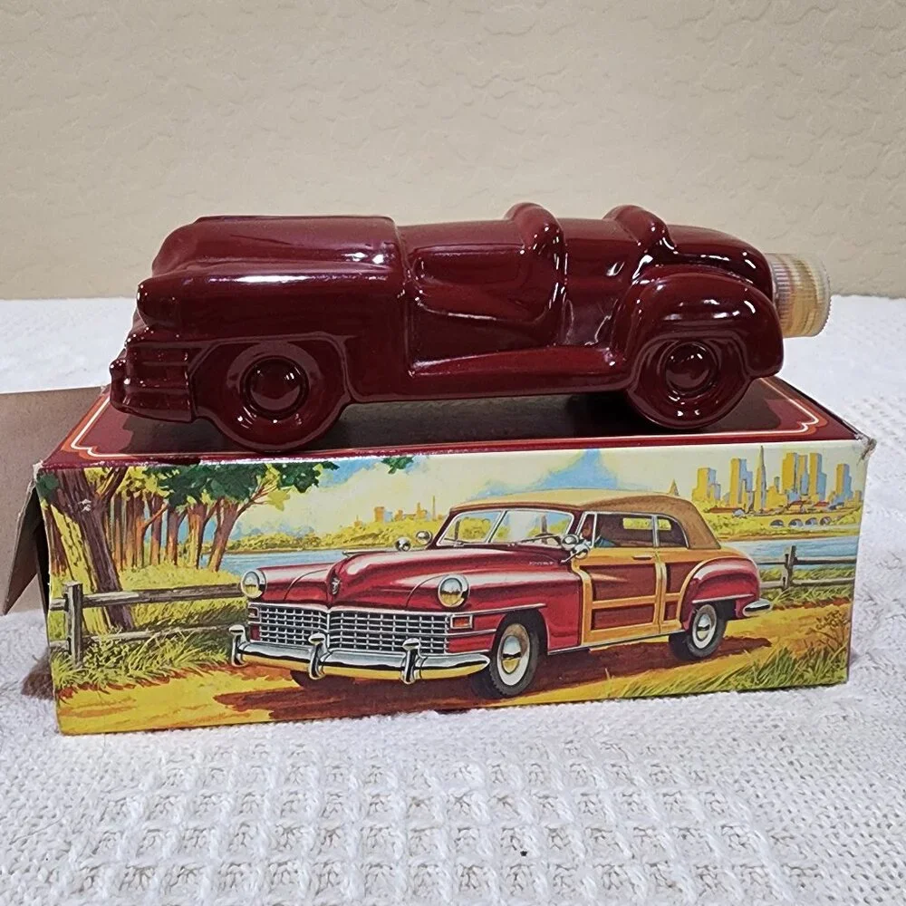 Vintage Avon 1948 CHRYSLER TOWN N COUNTRY Glass Car Bottle Full in Box